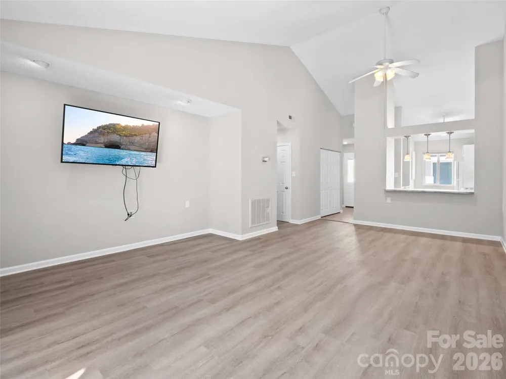 102 Llama Way Black Mountain, NC 28711
