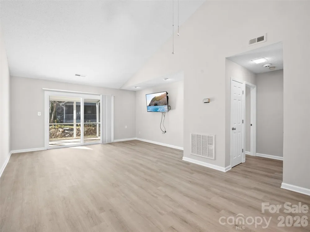 102 Llama Way Black Mountain, NC 28711