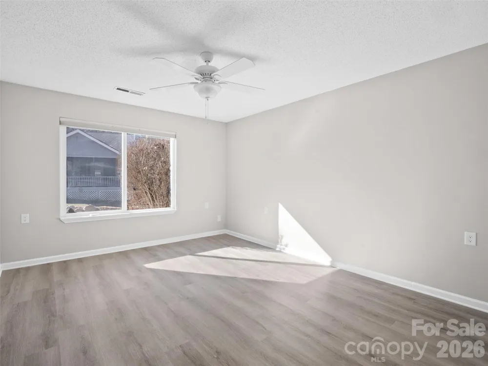 102 Llama Way Black Mountain, NC 28711