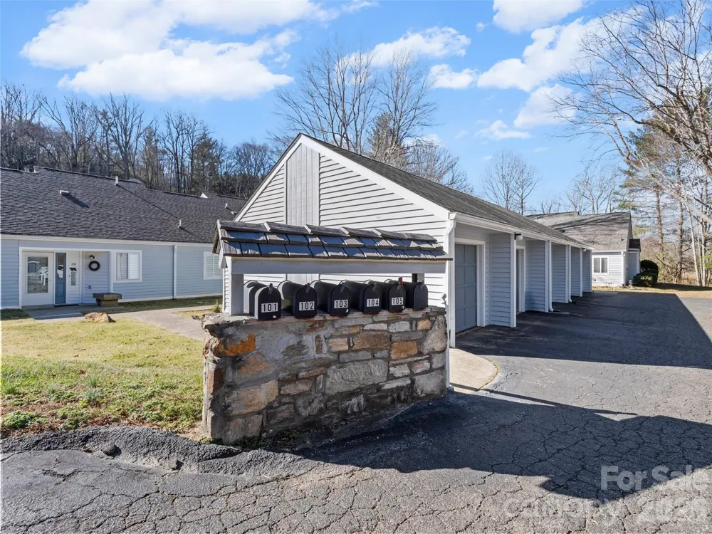 102 Llama Way Black Mountain, NC 28711