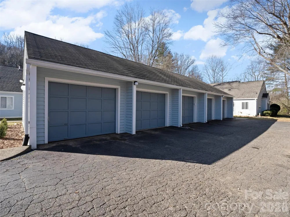 102 Llama Way Black Mountain, NC 28711