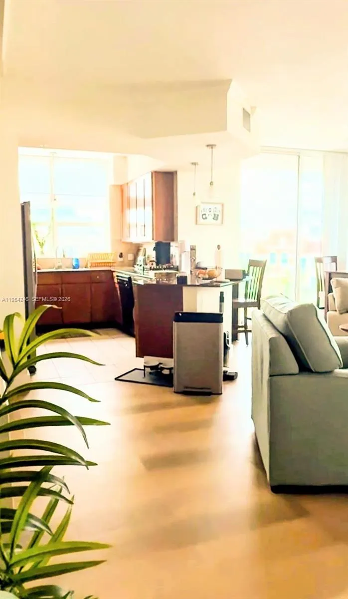 2000 Bayshore Dr #801 Miami, FL 33137