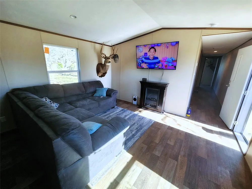 8383 Fm-60 Somerville, TX 77879