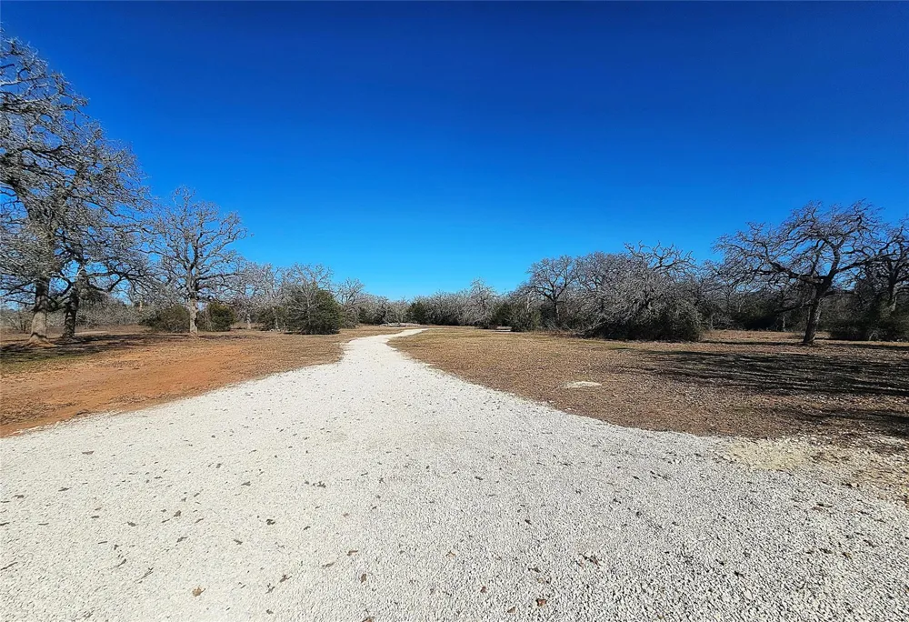 8383 Fm-60 Somerville, TX 77879