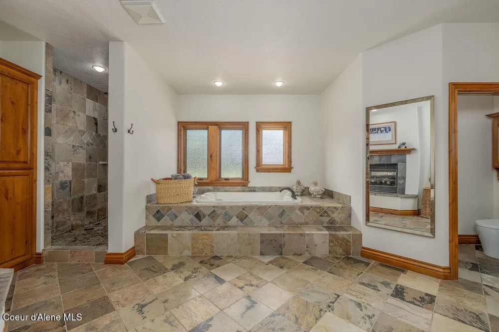 1560 E Bruin Loop Hayden, ID 83835