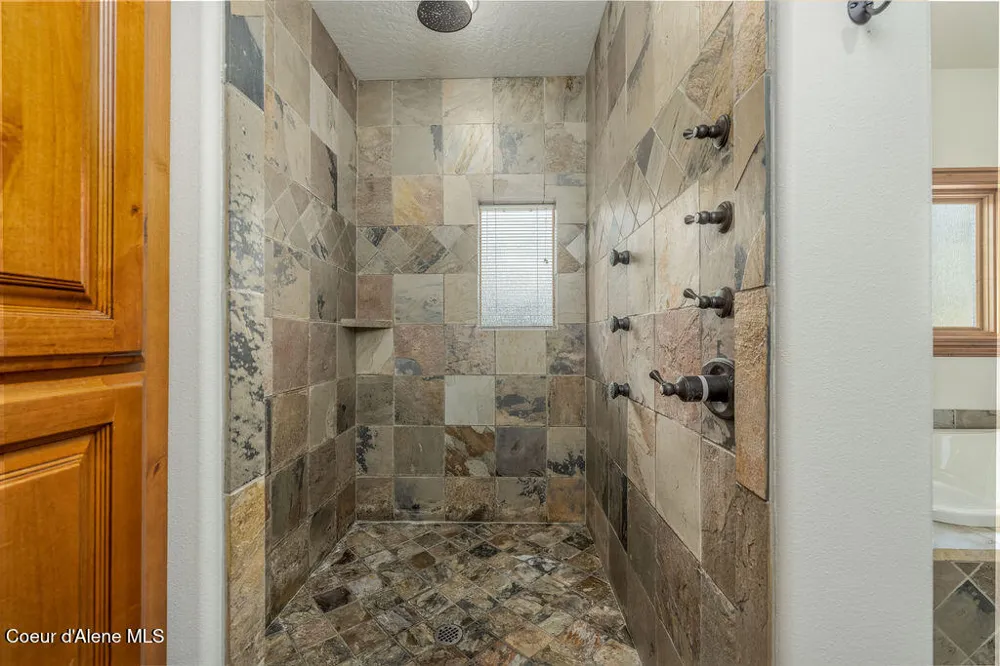 1560 E Bruin Loop Hayden, ID 83835