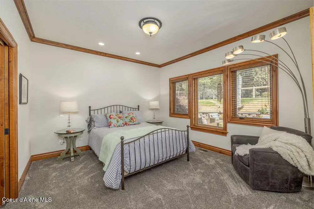 1560 E Bruin Loop Hayden, ID 83835