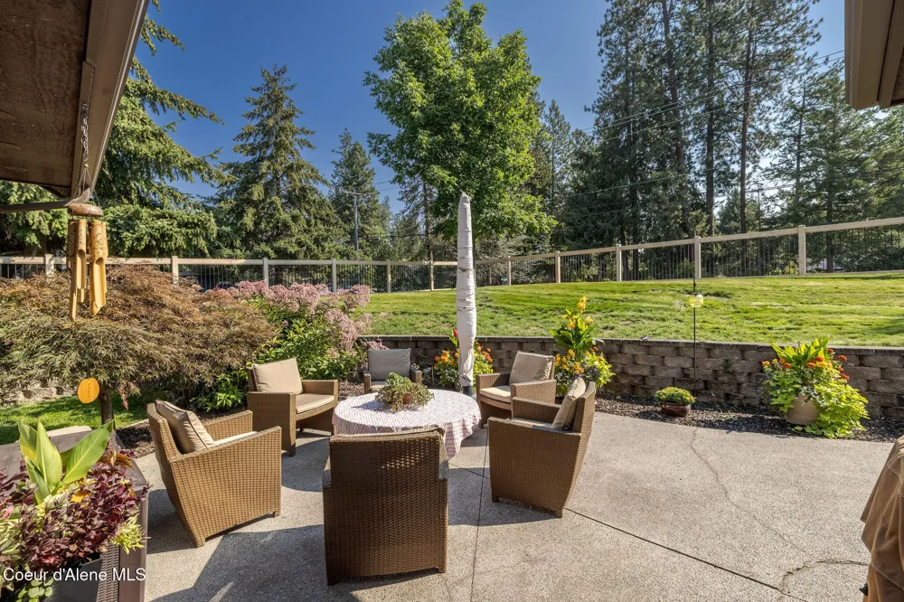 1560 E Bruin Loop Hayden, ID 83835