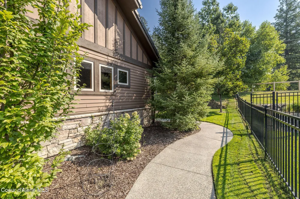 1560 E Bruin Loop Hayden, ID 83835