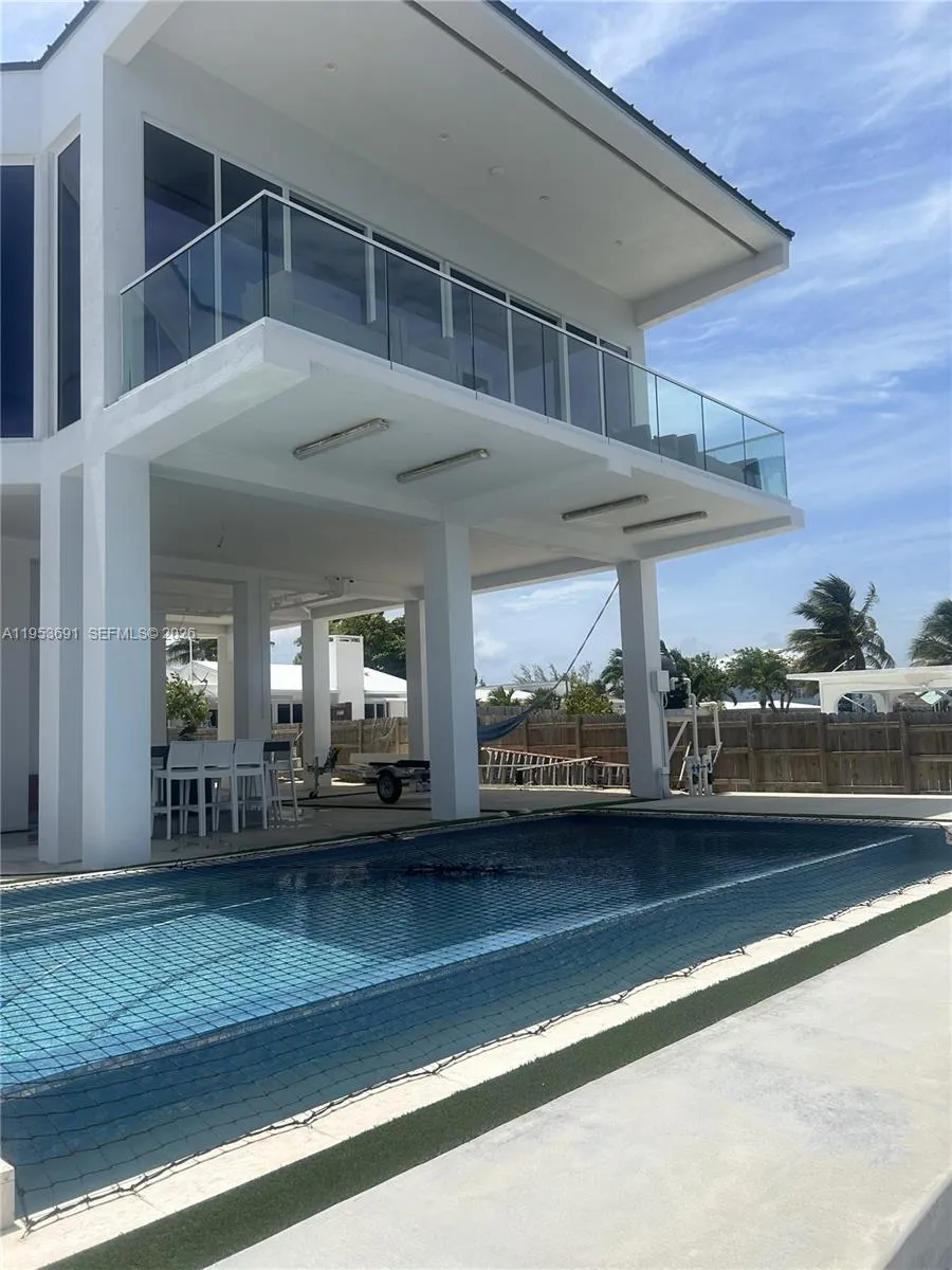 1553 Sunrise Dr Big Pine, FL 33043