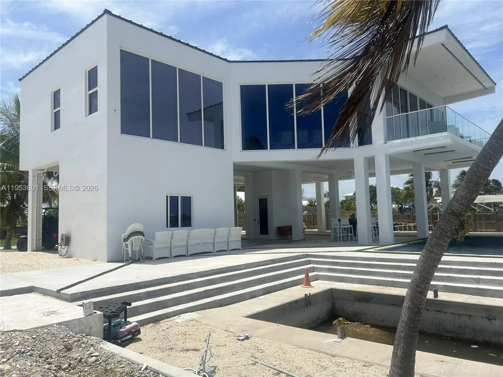 1553 Sunrise Dr Big Pine, FL 33043