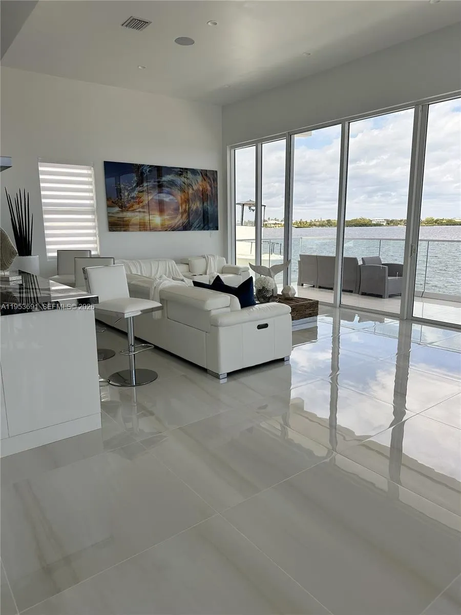 1553 Sunrise Dr Big Pine, FL 33043