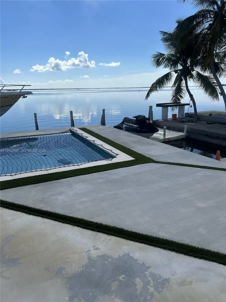 1553 Sunrise Dr Big Pine, FL 33043