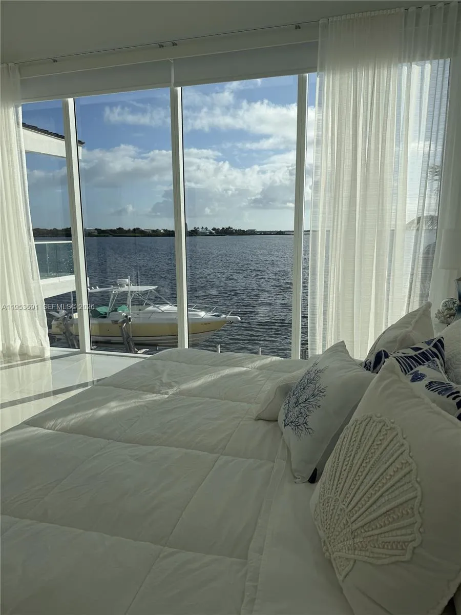 1553 Sunrise Dr Big Pine, FL 33043