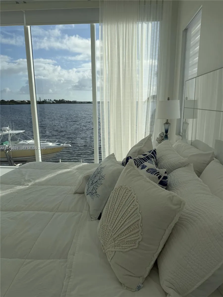 1553 Sunrise Dr Big Pine, FL 33043