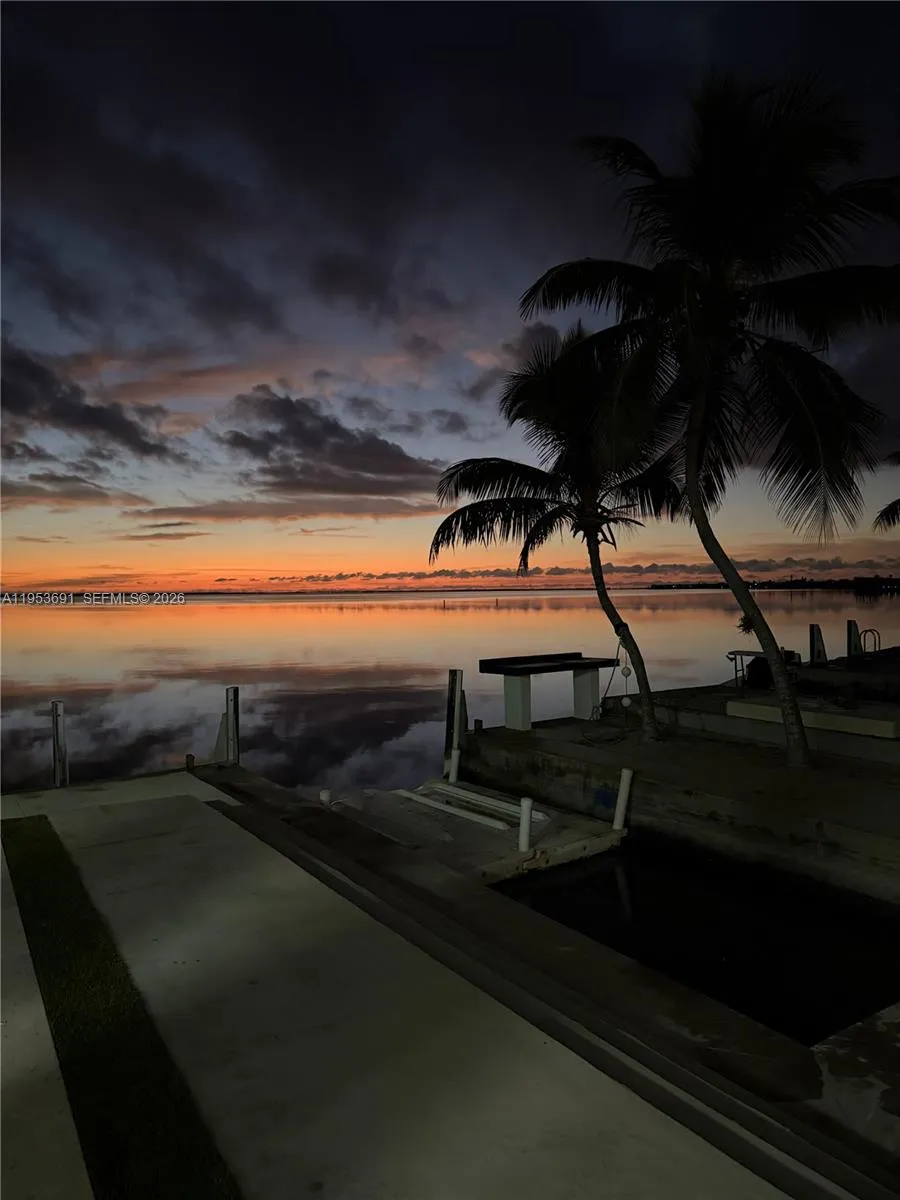 1553 Sunrise Dr Big Pine, FL 33043
