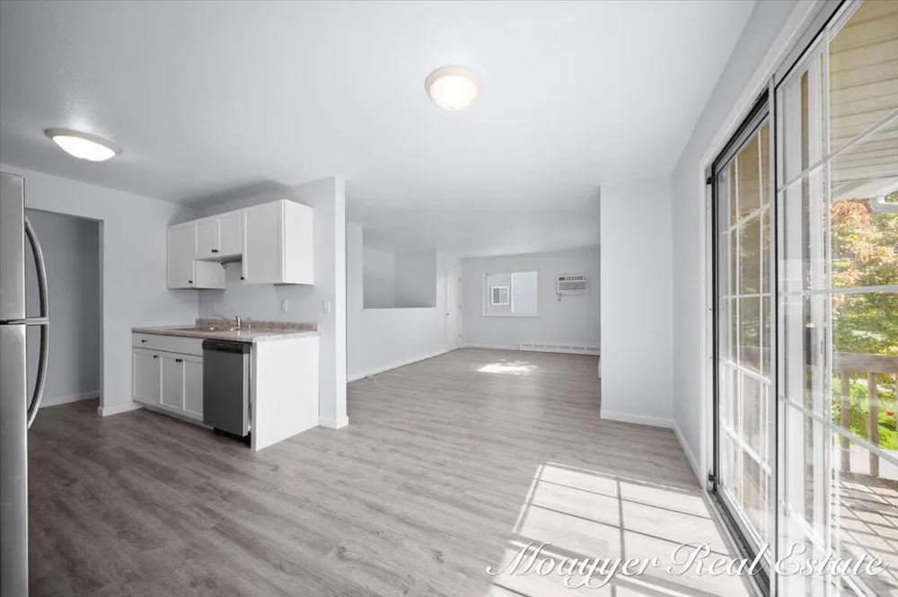 1051 Abbey Court #1 Holland City, MI 49423