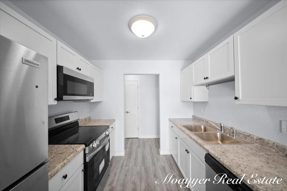 1051 Abbey Court #1 Holland City, MI 49423