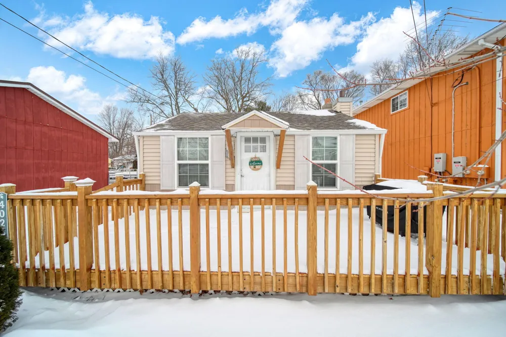 4026 Donnely Road Leoni Township, MI 49201