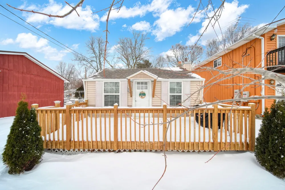 4026 Donnely Road Leoni Township, MI 49201