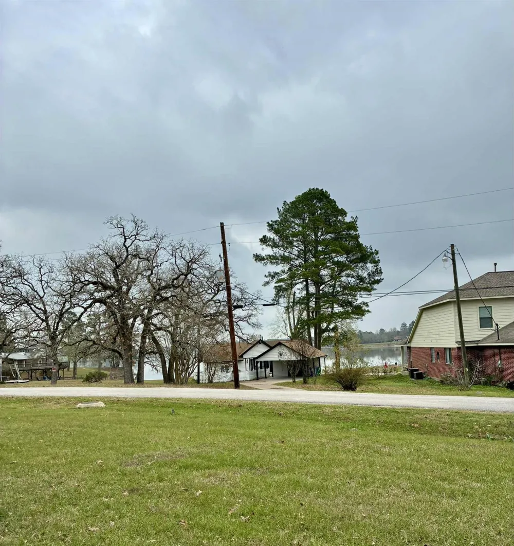 57 Lake Shore Lane Riverside, TX 77320