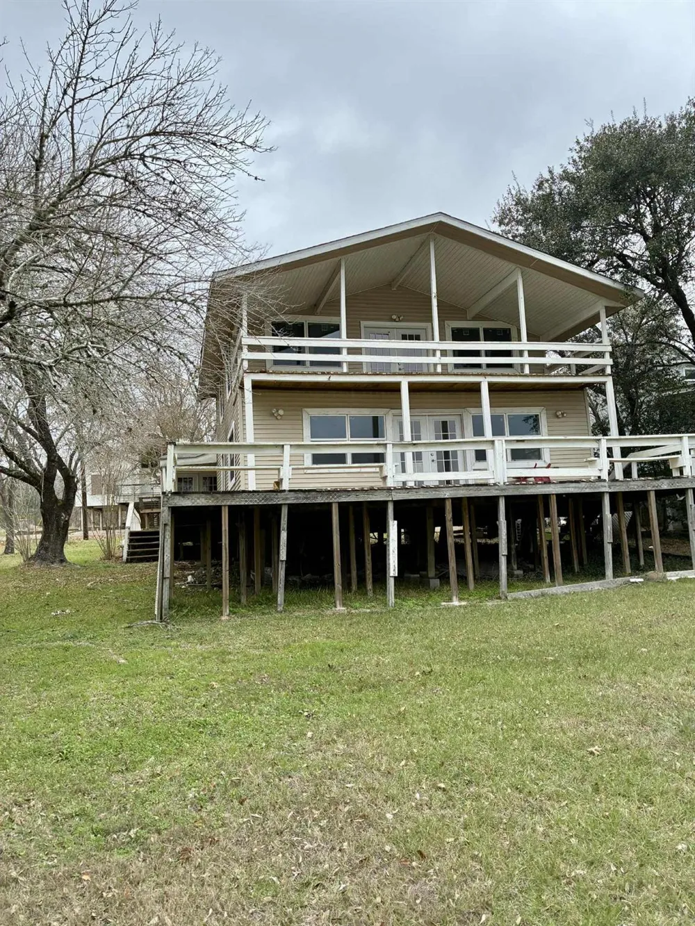 57 Lake Shore Lane Riverside, TX 77320