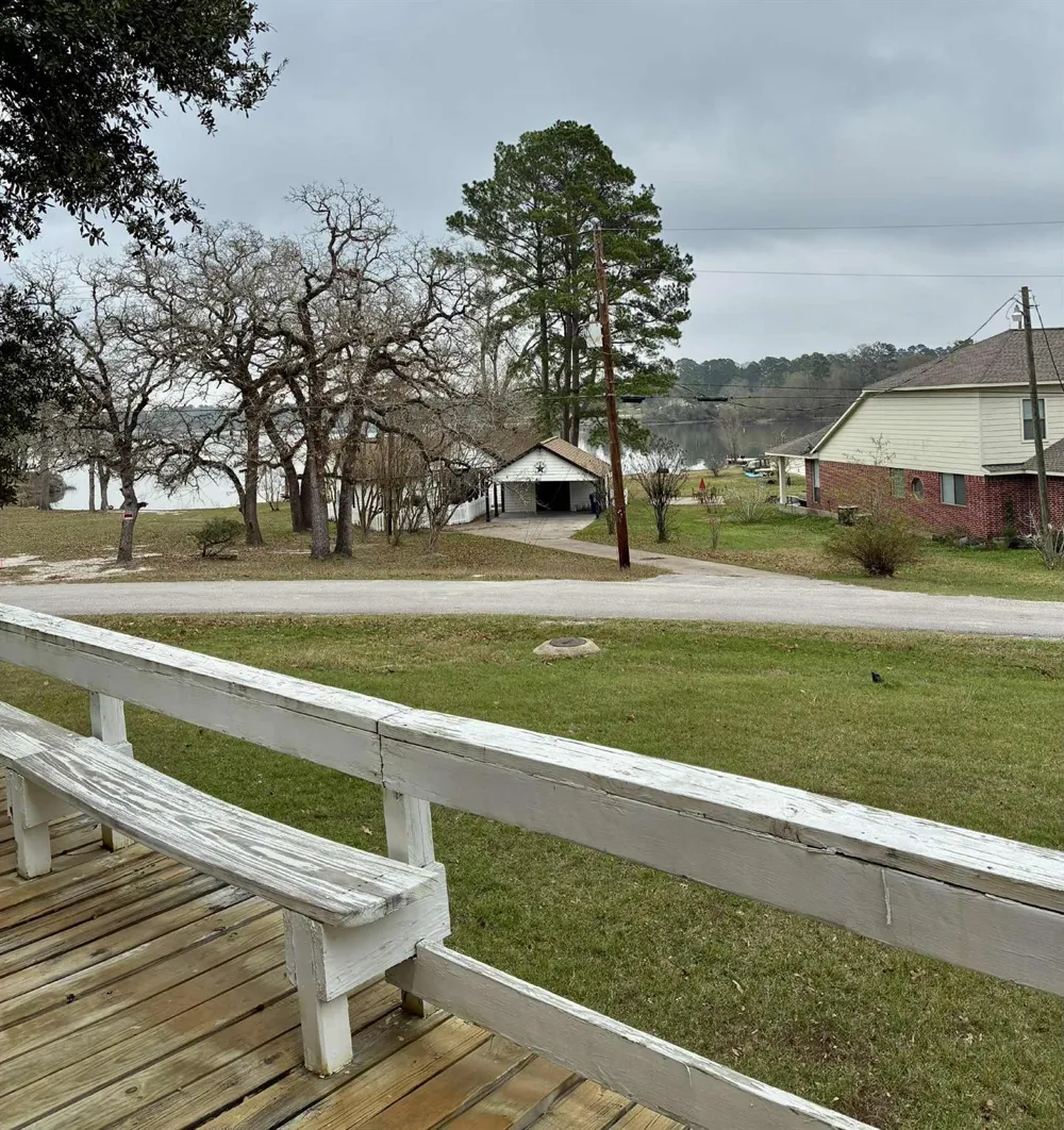 57 Lake Shore Lane Riverside, TX 77320