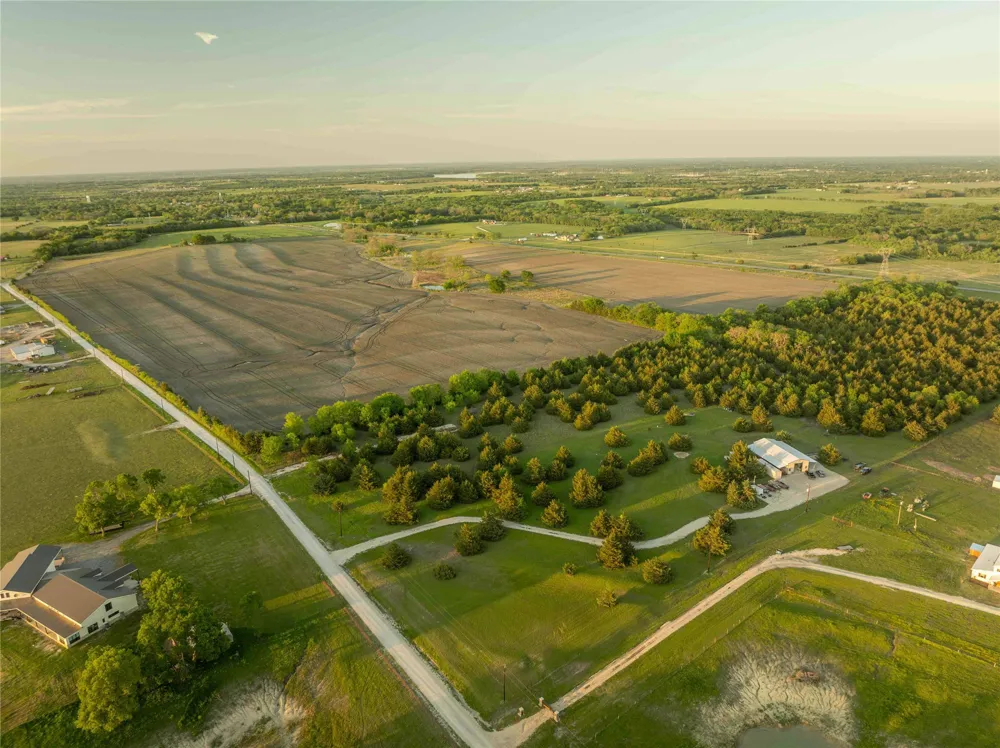 934 Everheart Road Bells, TX 75414