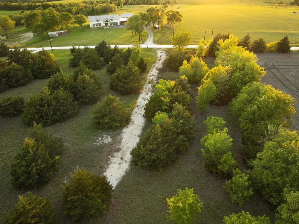 934 Everheart Road Bells, TX 75414