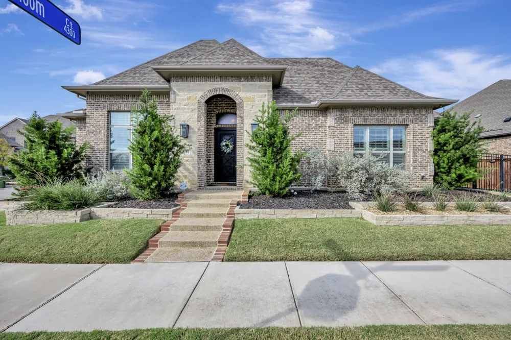 1201 White Squall Trail