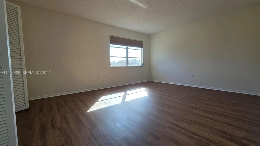 180 E Cypress Way #E230 Naples, FL 34110