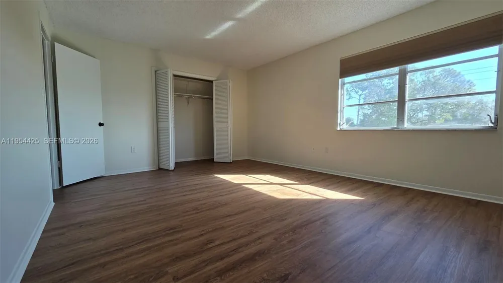 180 E Cypress Way #E230 Naples, FL 34110