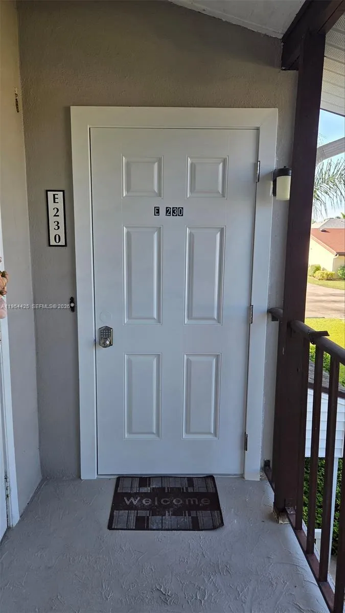 180 E Cypress Way #E230 Naples, FL 34110