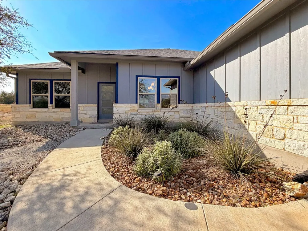 381 Monarch Canyon Lake, TX 78133