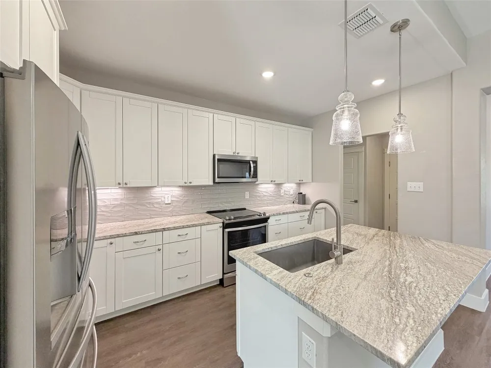 381 Monarch Canyon Lake, TX 78133