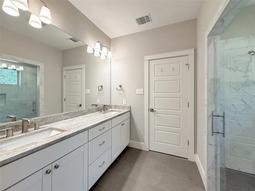 381 Monarch Canyon Lake, TX 78133