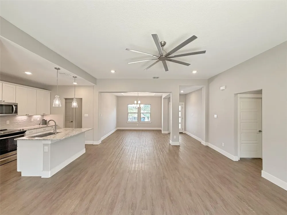 381 Monarch Canyon Lake, TX 78133