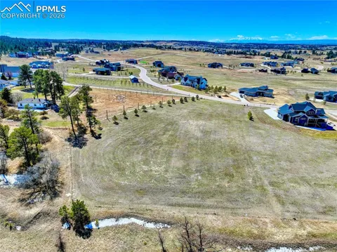 2568 Fox View Trail
