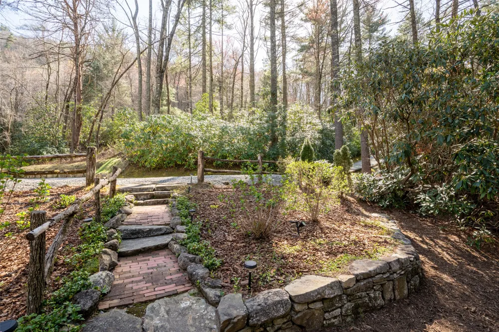 53 Rockytop Drive Cashiers, NC 28717
