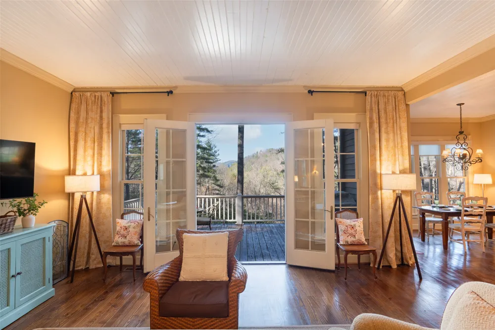 53 Rockytop Drive Cashiers, NC 28717