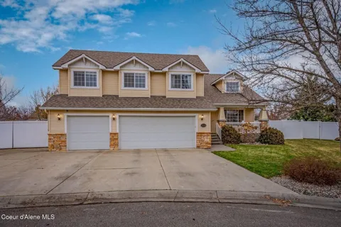 1529 W Coquille Court