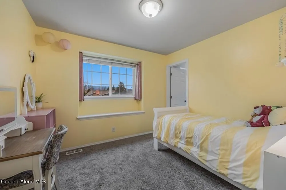 1529 W Coquille Court Post Falls, ID 83854
