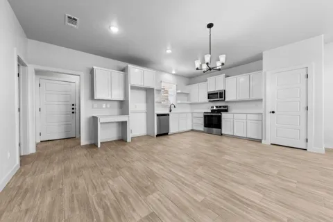 4627 Kings Crossing Boulevard