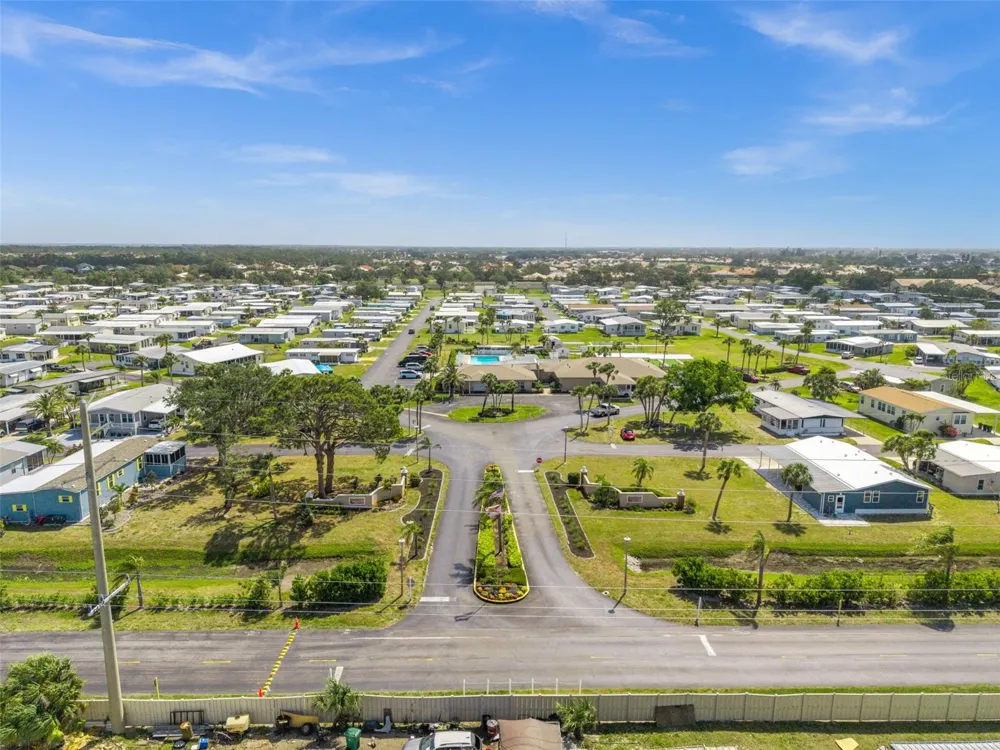 561 LONGWOOD DRIVE Venice, FL 34285