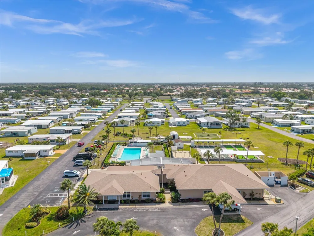 561 LONGWOOD DRIVE Venice, FL 34285