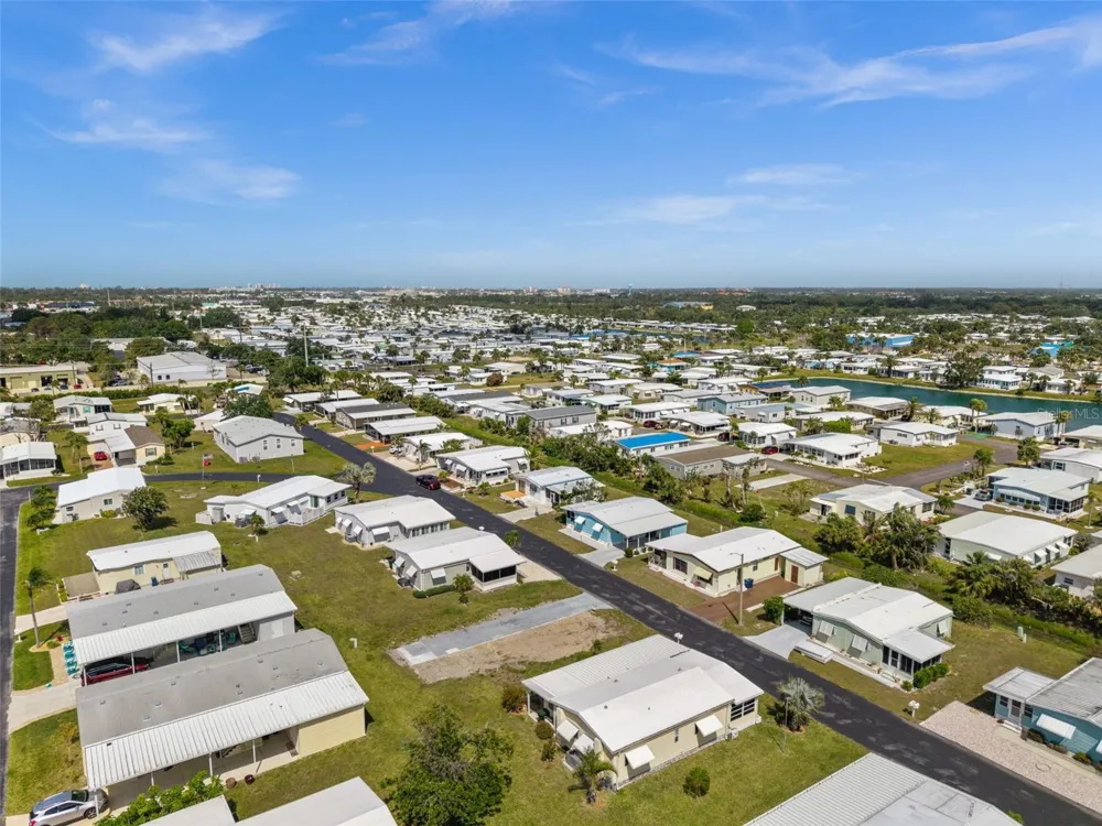 561 LONGWOOD DRIVE Venice, FL 34285