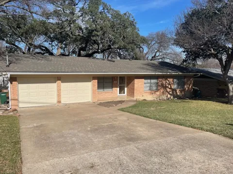 102 W Covington Drive