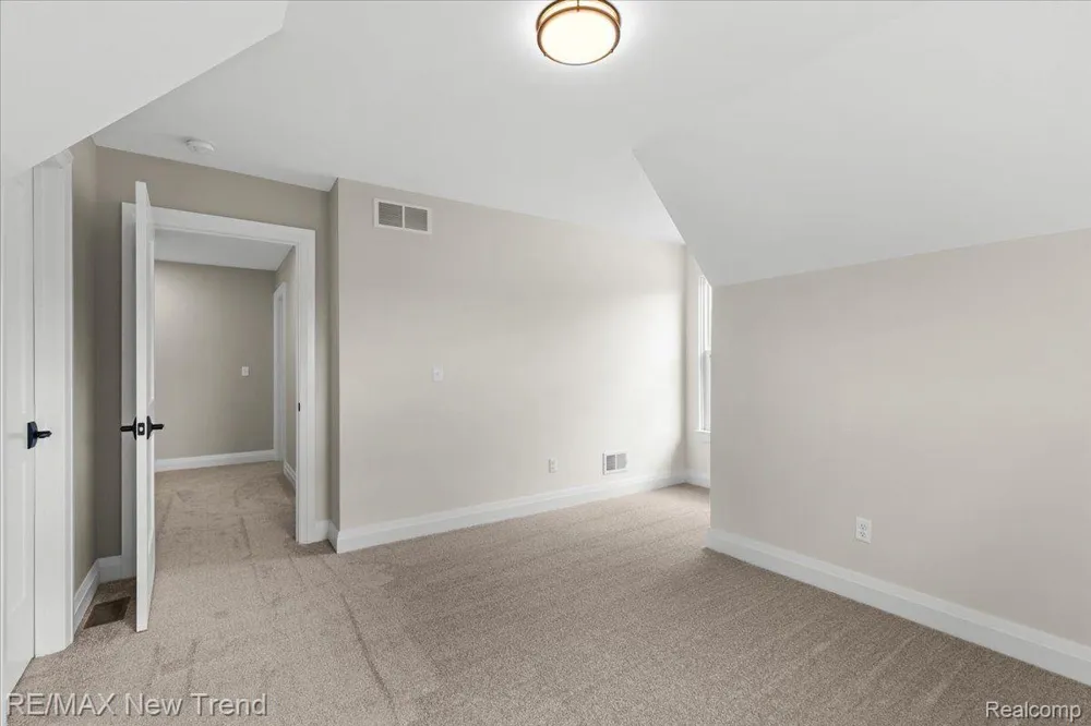 209 MOUNTAIN VIEW LANE Milford Village, MI 48381