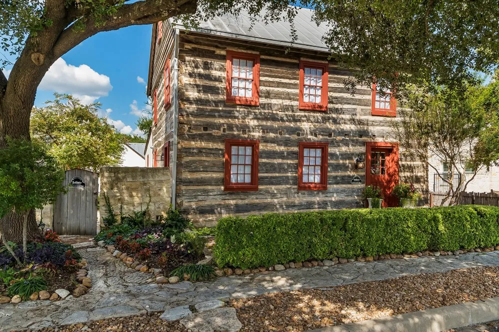 104 Austin Street #B Fredericksburg, TX 78624