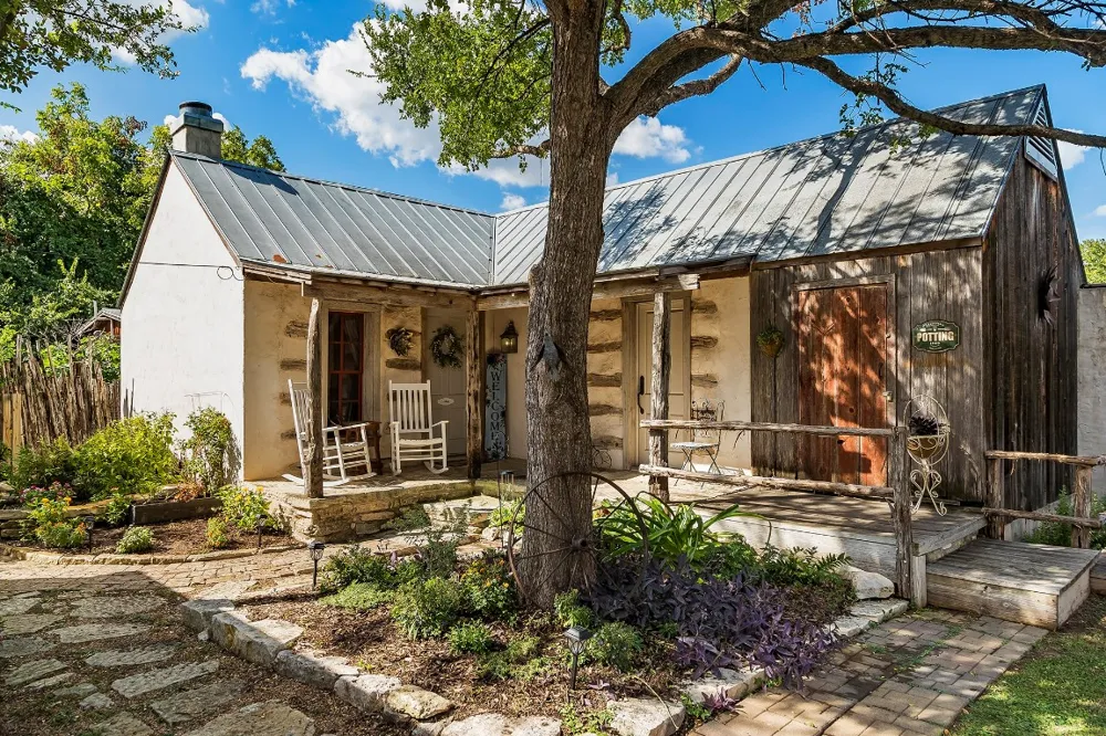 104 Austin Street #B Fredericksburg, TX 78624